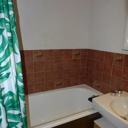 Ref 266, Ocean, Patio Au Calme , A Quelques Minutes De La Plage Et Des Commerces, 4 Personnes *
